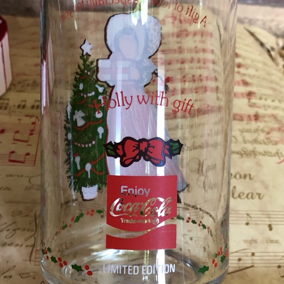 80's Christmas Coke Glass - Holly Hobbie Christmas - Coca Cola Collectible - Picture 5 of 11